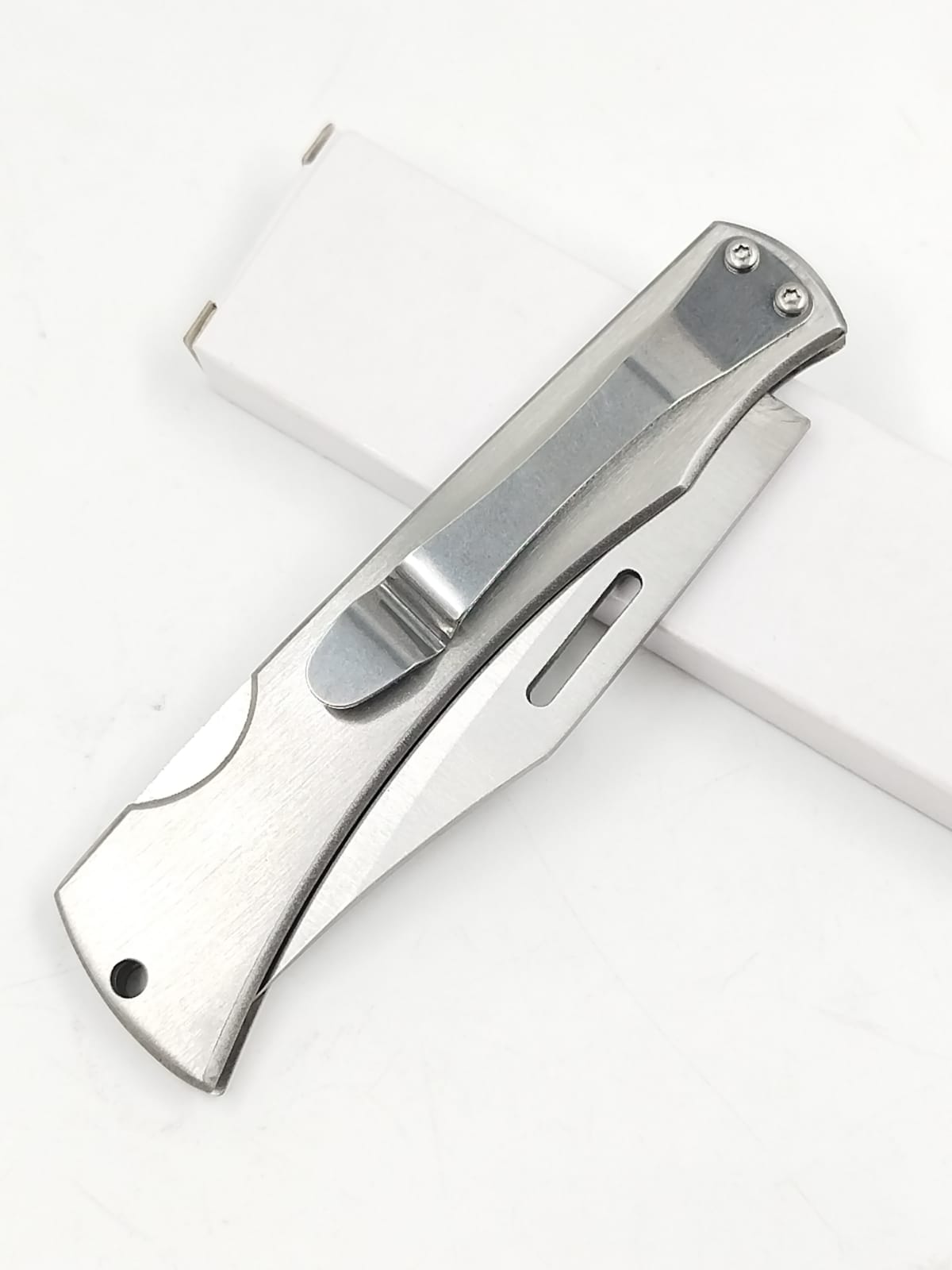 Canivete em Inox Com trava e clip para prender no cinto excelente