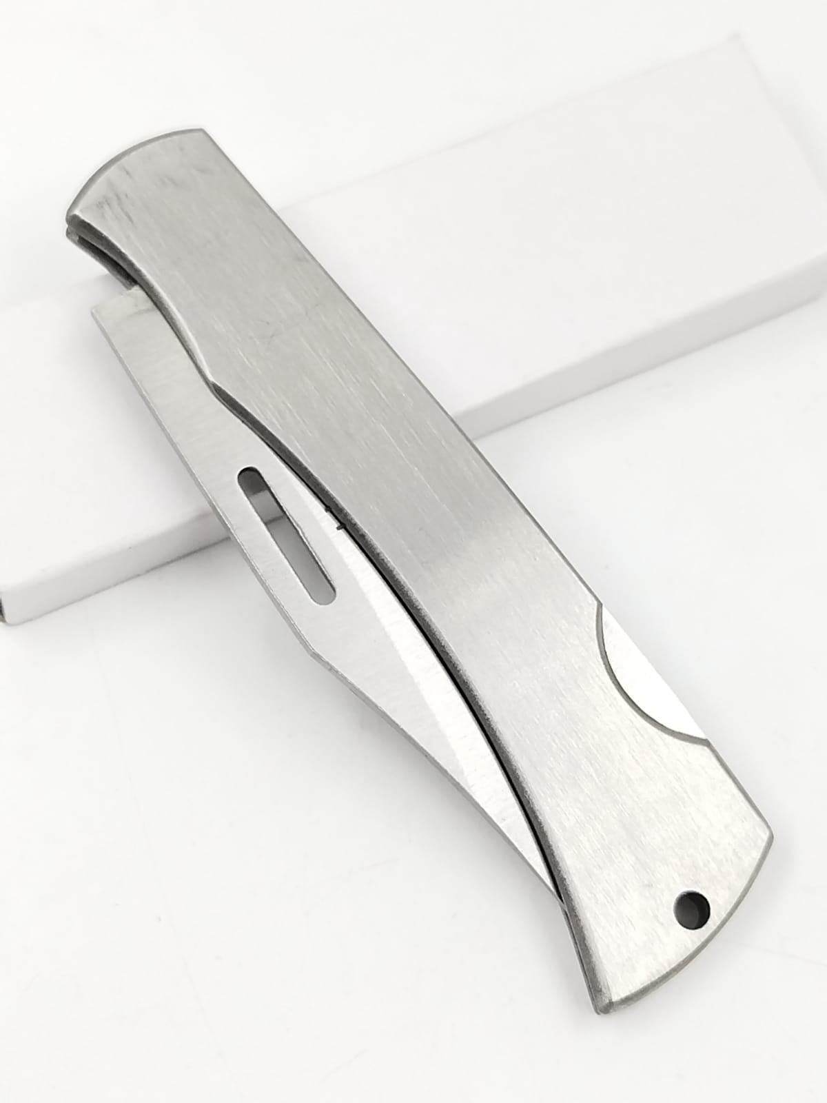 Canivete em Inox Com trava e clip para prender no cinto excelente