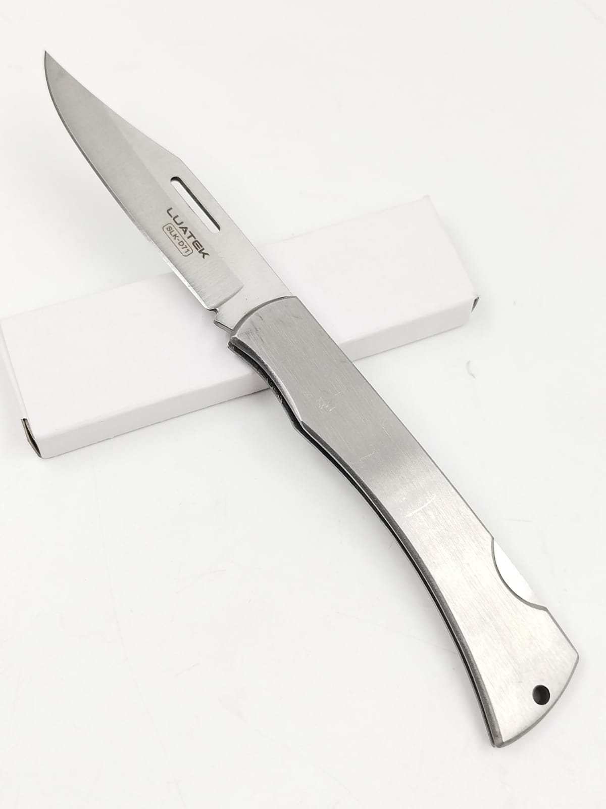 Canivete em Inox Com trava e clip para prender no cinto excelente