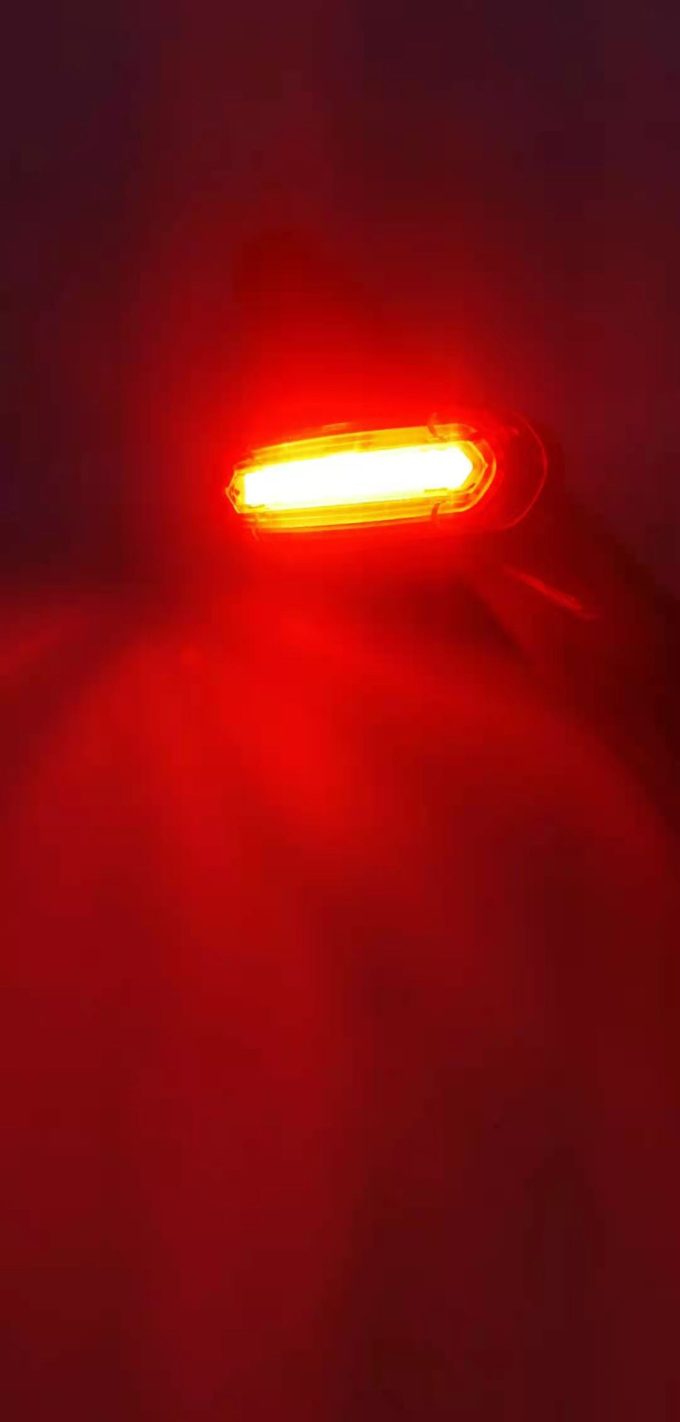 Bike Bicicleta LED 3 Cores Sinalizador Traseiro Farol Led Luz Segurança Pressione e segure por 3-5 segundos para liga HZ-03-3018