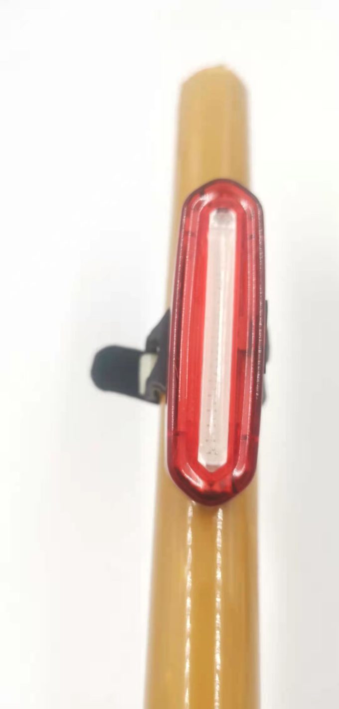 Bike Bicicleta LED 3 Cores Sinalizador Traseiro Farol Led Luz Segurança Pressione e segure por 3-5 segundos para liga HZ-03-3018