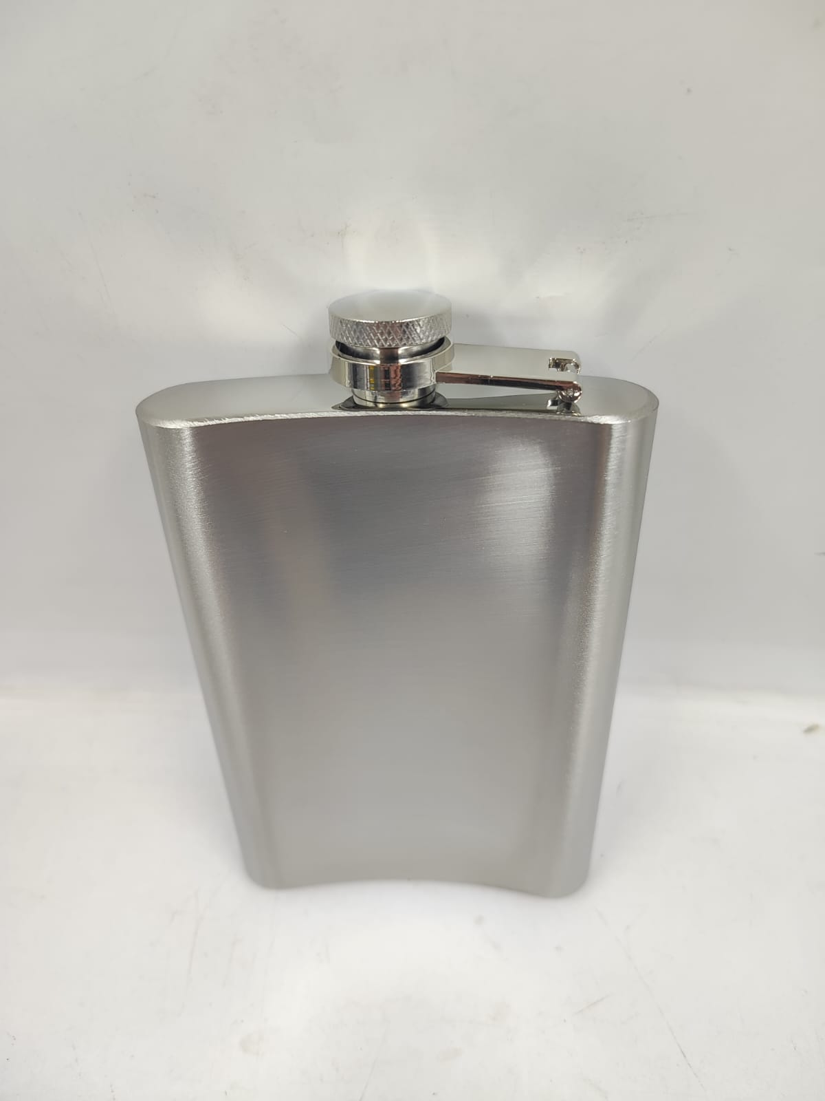 Cantil de Bolso Inox Frasco Porta Bebidas 254,7 ml Whisky Vodka Rum Portátil