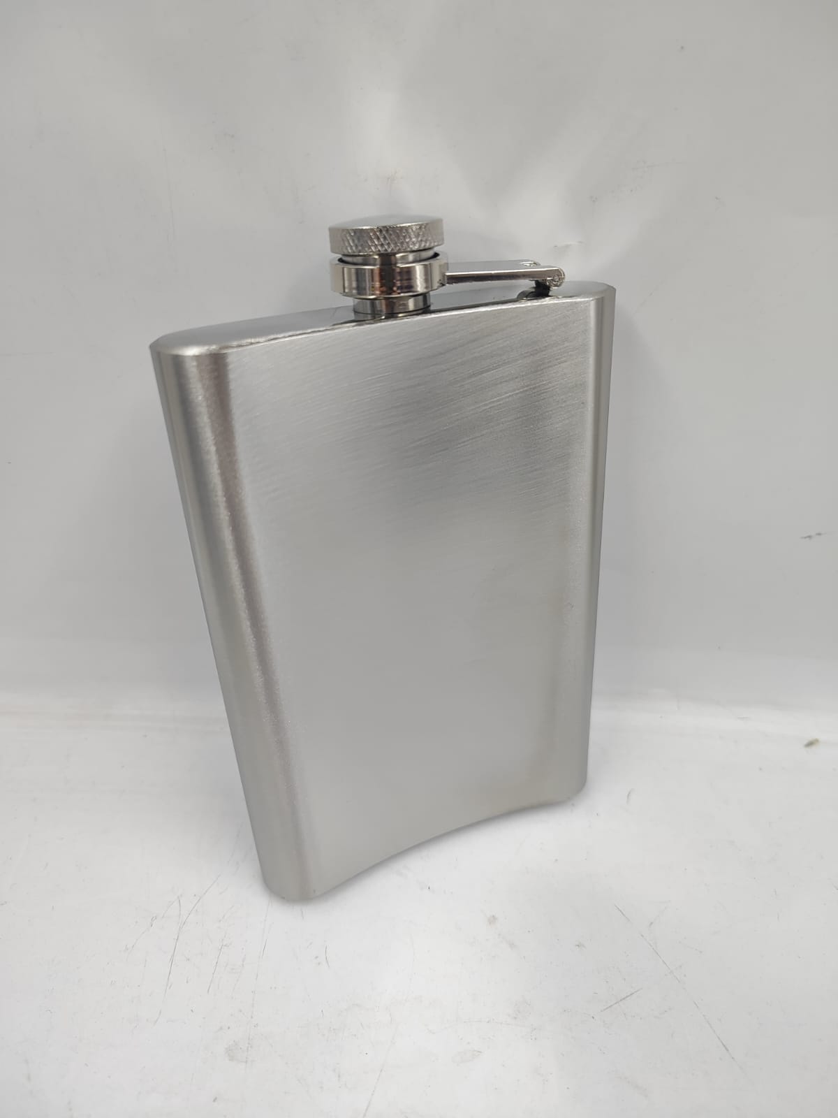 Cantil de Bolso Inox Frasco Porta Bebidas 254,7 ml Whisky Vodka Rum Portátil