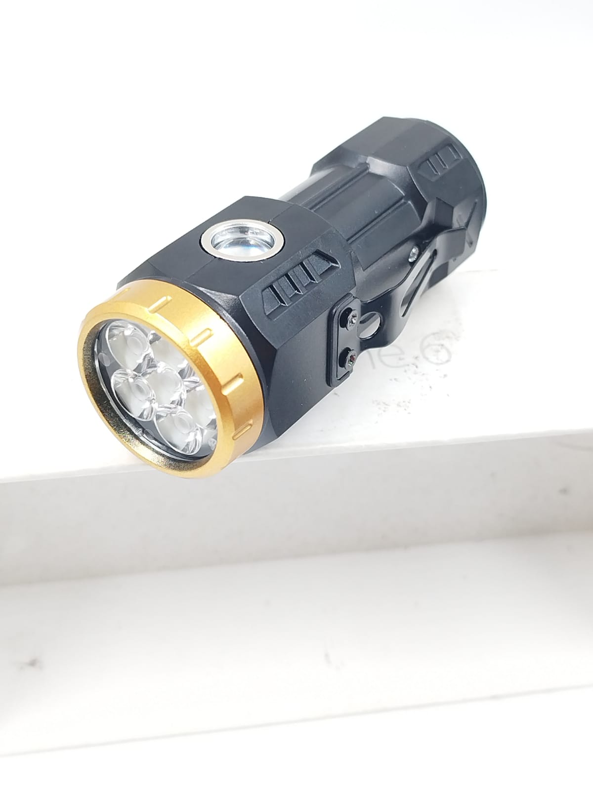 Mini Lanterna De Mão Pequena Luz Forte Brilhante Recarregável Com Base de Ima Magnetico lt-453