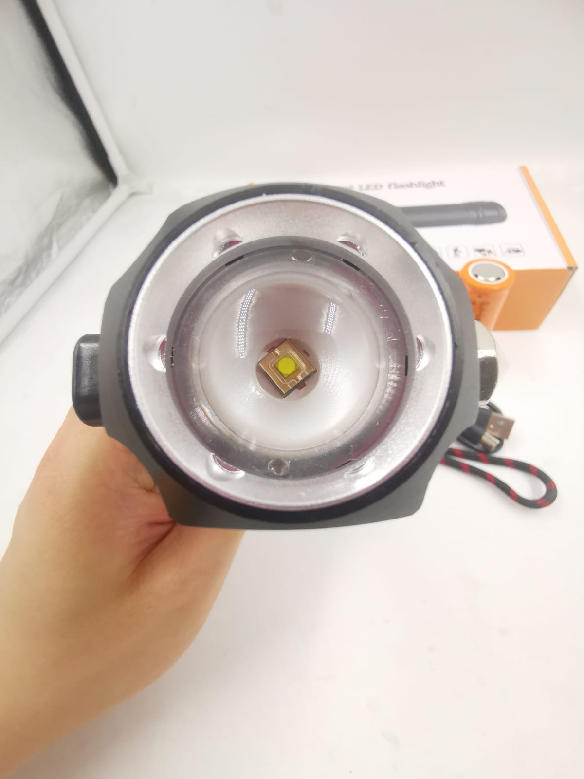 lanterna tática indestrutível 4 em 1 Martelo Magnético Multifuncional  Fundamentos de Acampamento ao Ar Livre