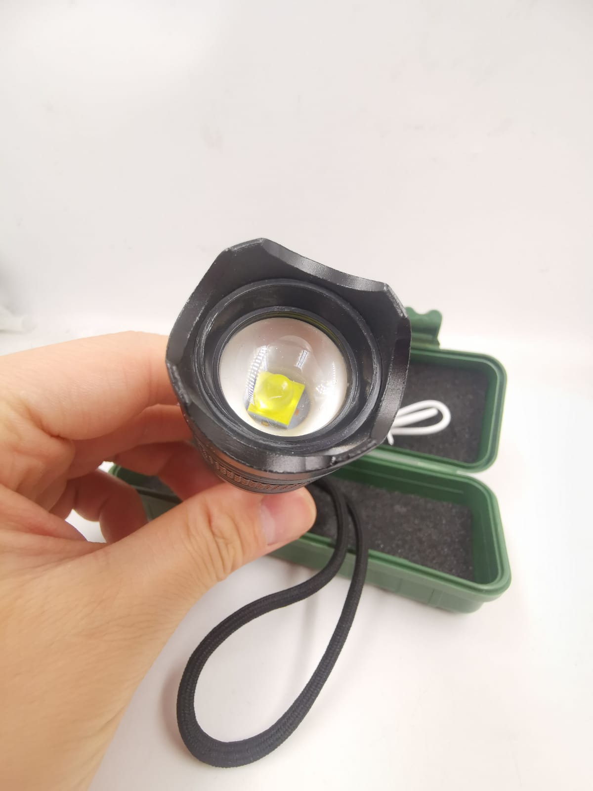 Mini Lanterna Tática Com Led E Zoom Recarregável Usb luz forte