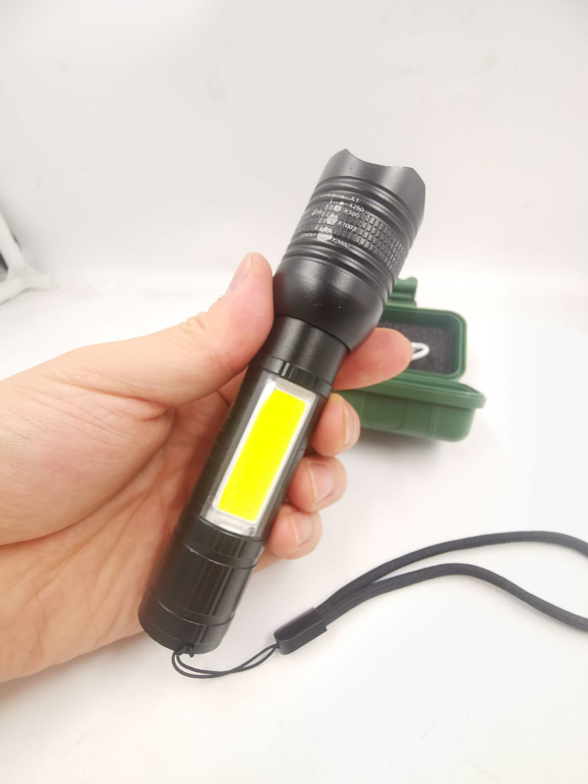 Mini Lanterna Tática Com Led E Zoom Recarregável Usb luz forte