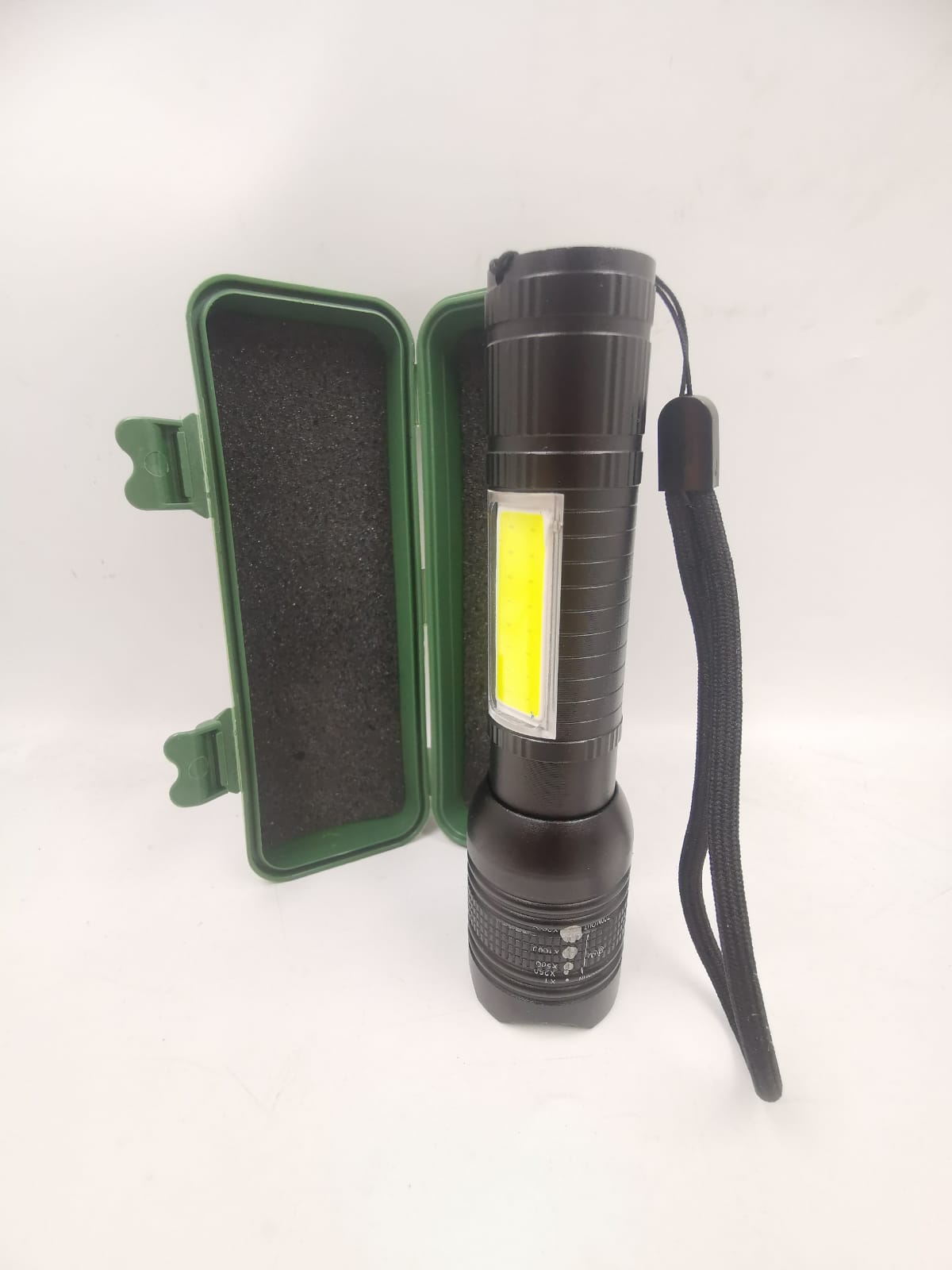 Mini Lanterna Tática Com Led E Zoom Recarregável Usb luz forte