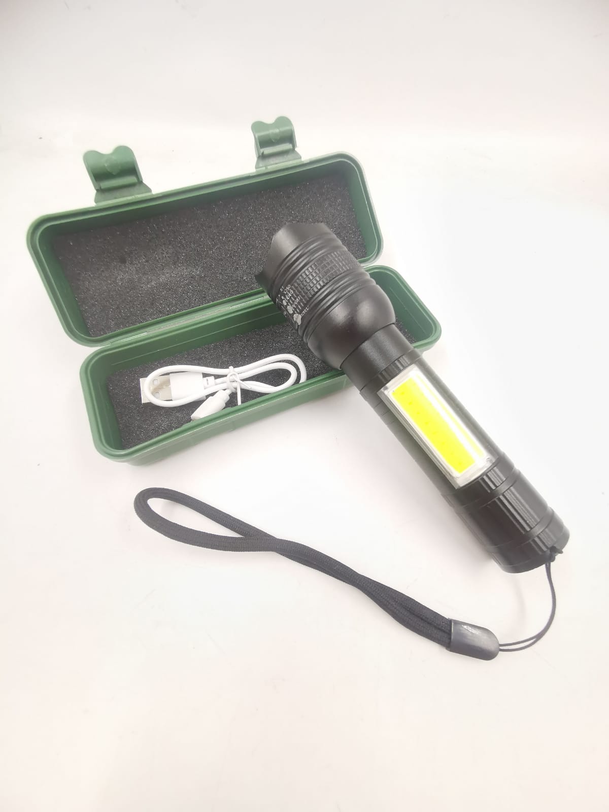 Mini Lanterna Tática Com Led E Zoom Recarregável Usb luz forte