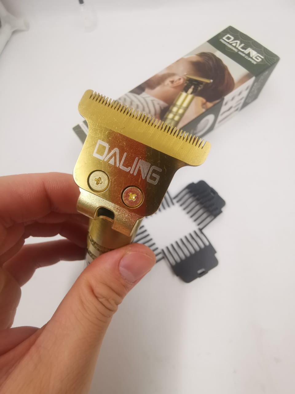 Maquina Acabamento Recarregável Detalhe Cabelo Barba Sem Fio DL-123