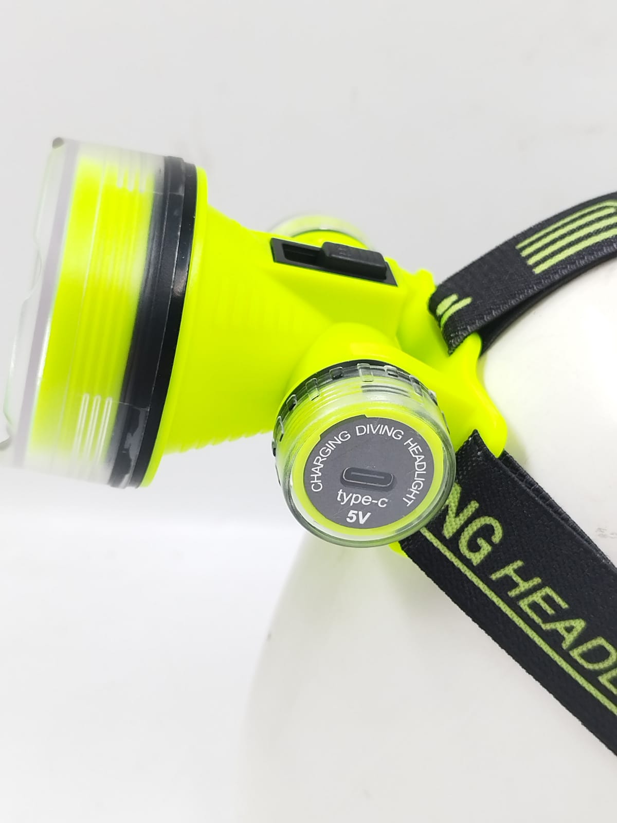lanterna de cabeca para mergulho carregavel