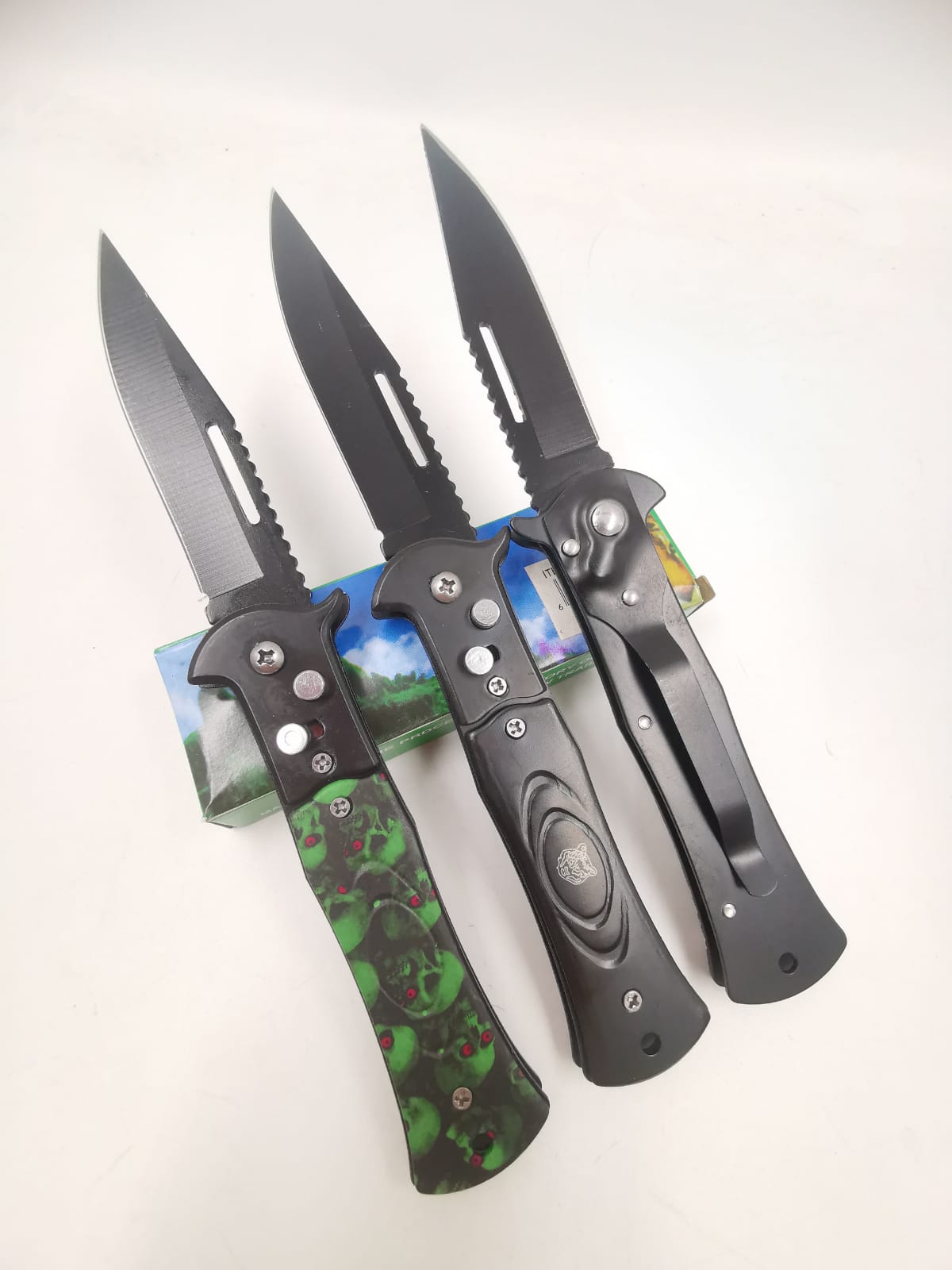 Produto Faca canivete automático retratil com trava 1077