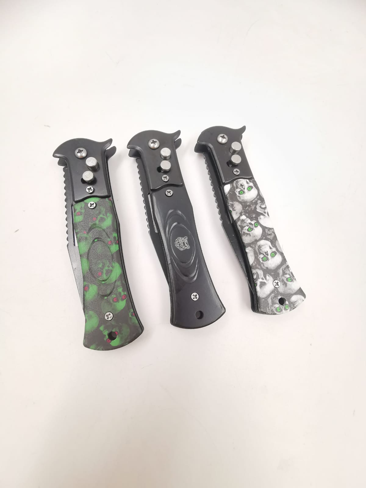 Produto Faca canivete automático retratil com trava 1077