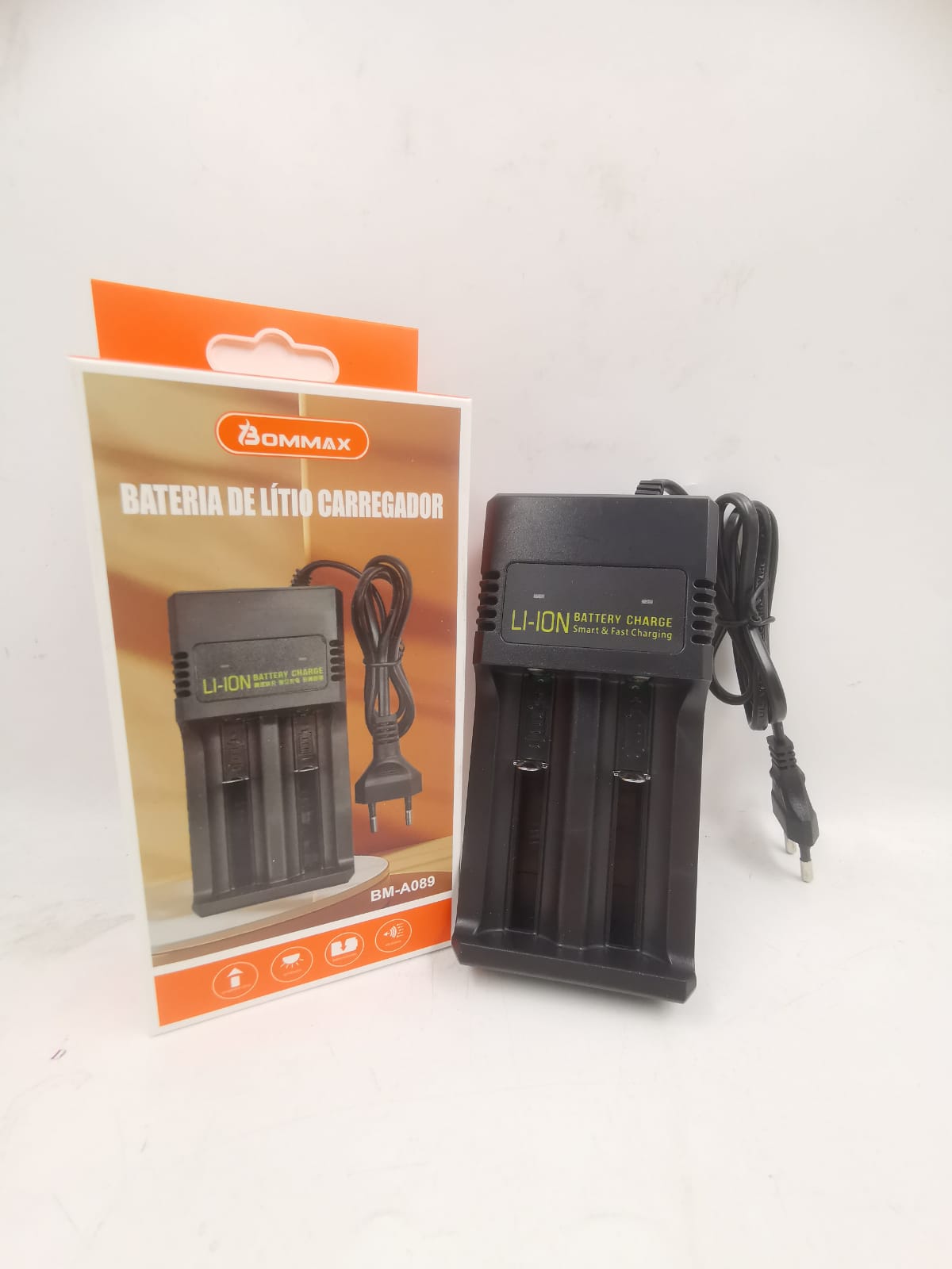 Carregador Duplo de bateria Li-ion de 4.2v Bivolt Regulável 18650 16340 18500 26650 - A089