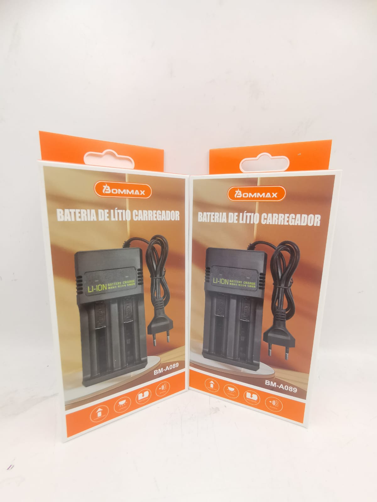 Carregador Duplo de bateria Li-ion de 4.2v Bivolt Regulável 18650 16340 18500 26650 - A089