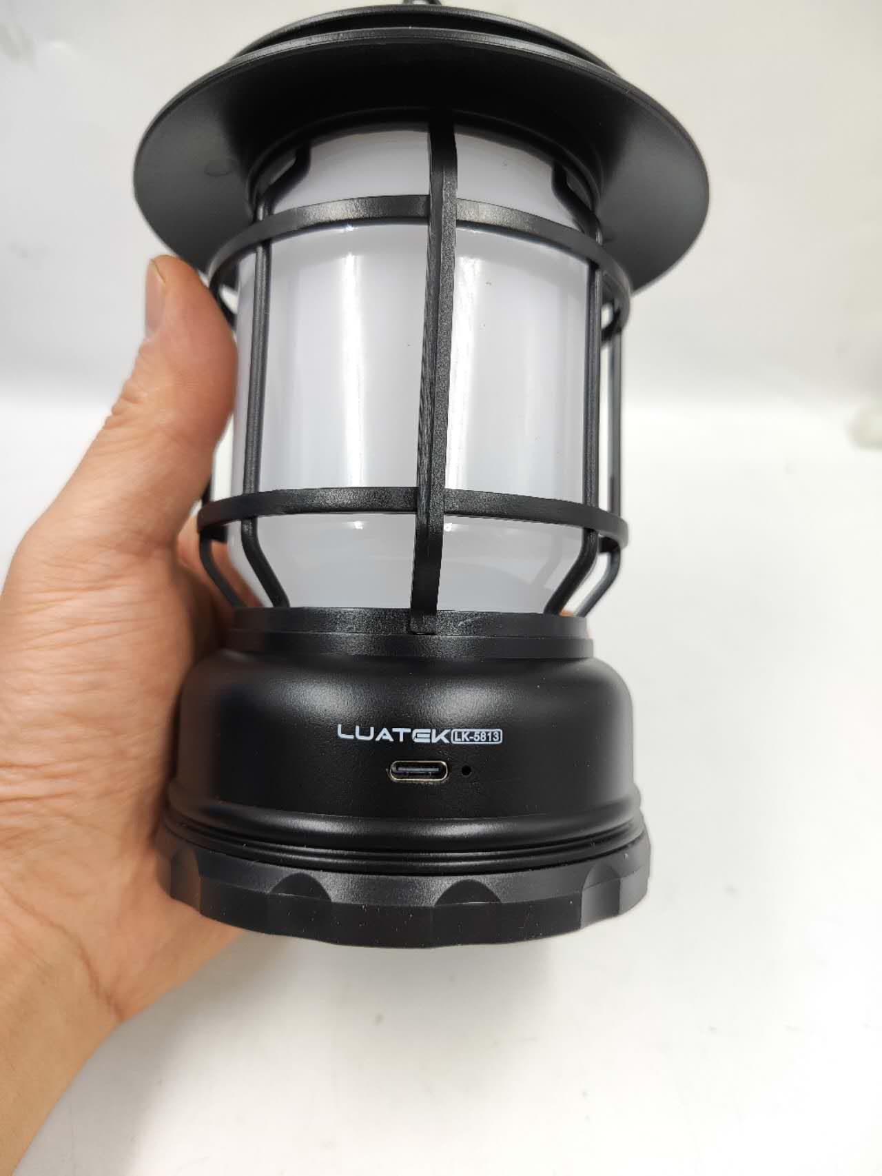 Lampião Portátil Retrô Led Usb Recarregável Festas Jardim Cor Vermelho